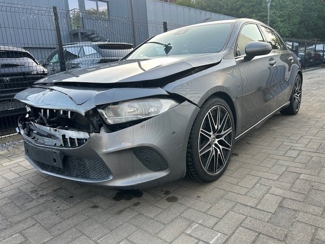 mercedes A180 diesel automaat met schade, Auto's, 4 cilinders, Leder, Bedrijf, 5 deurs