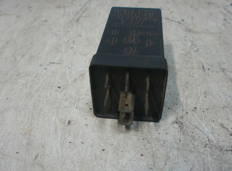 DIVERS RELAIS 3 serie (E30 / 2) (E30 / 4) (0-280-230-001), Utilisé, BMW, Petuelring 130
80809  München, DE, Bayerische Motoren Werke AG