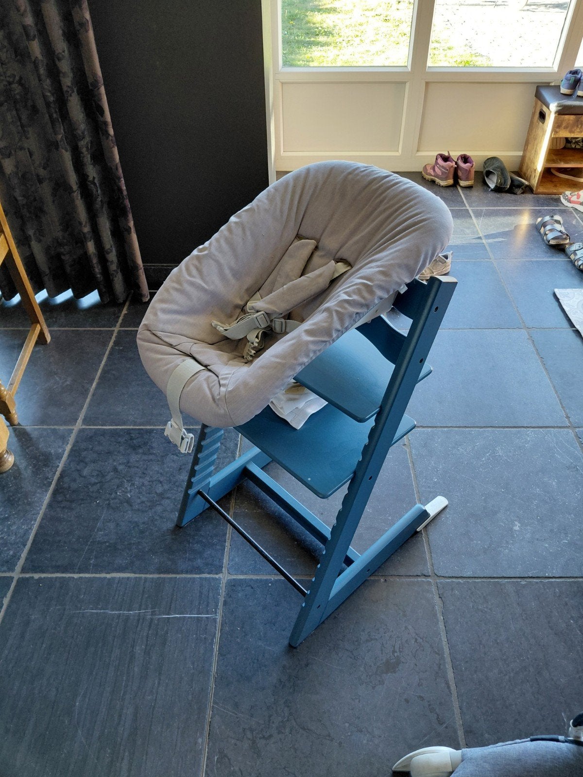 Stokke Tripp Trapp newborn set grijs, Enfants & Bébés, Chaises pour enfants, Utilisé, Chaise évolutive, Coulissant, Ceinture(s)