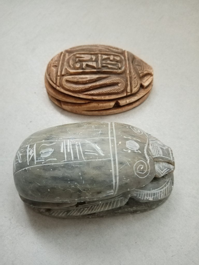 Egyptische scarabee, Antiek en Kunst, Steen/keramiek, Afrika, Handgemaakt, Grijs
