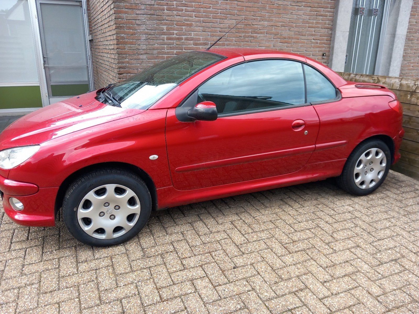 peugeot 206cc gekeurd, Auto's, Peugeot, Voorwielaandrijving, Cabriolet, Handgeschakeld, Grijs