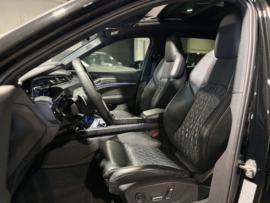 Audi E-Tron 55 Quattro S-Line « Édition noire » - Garantie, Autos, Audi, Cuir, Achat, Euro 6, Entreprise
