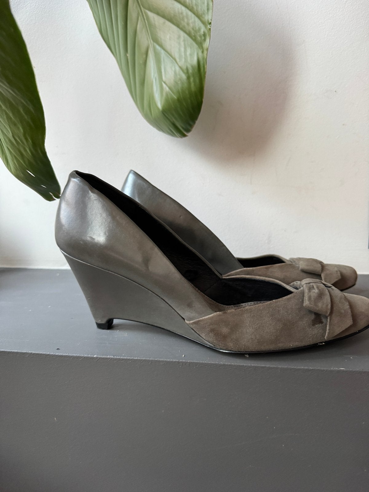 Zara Grijze Suède Sleehakken met Strik – Maat 40, Ophalen, Zo goed als nieuw, Grijs, Pumps