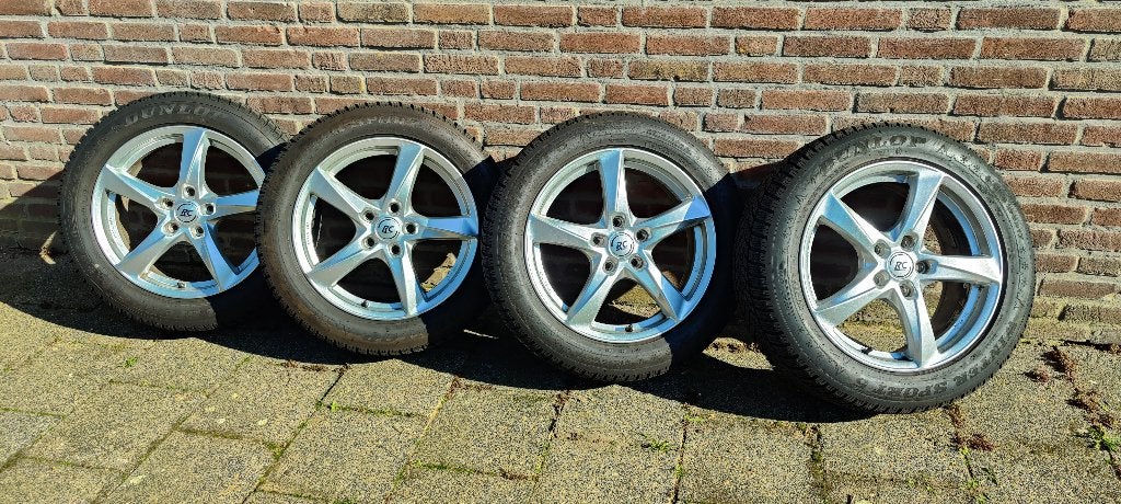 1 set Dunlop Winterbanden 215/55R17 op alu velgen, Ophalen, Winterbanden, Velg(en)