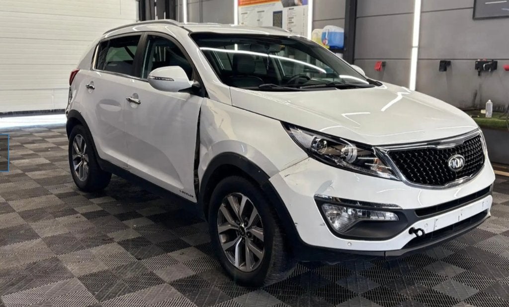 Kia sportage 1.7 CRDi 2WD bj. 2015 187000km Euro 5, Auto's, Euro 5, Zwart, 4 cilinders, Wit