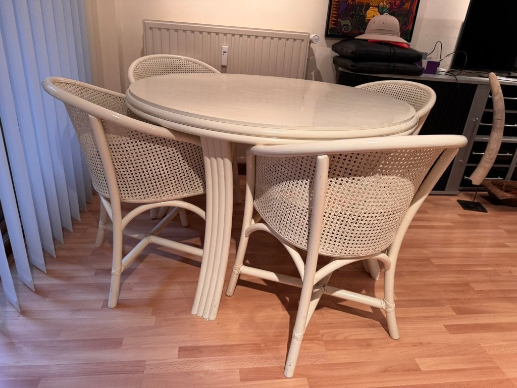 Table en rotin et 4 chaises en rotin, 100 à 150 cm, Quatre personnes, Rond, 100 à 150 cm