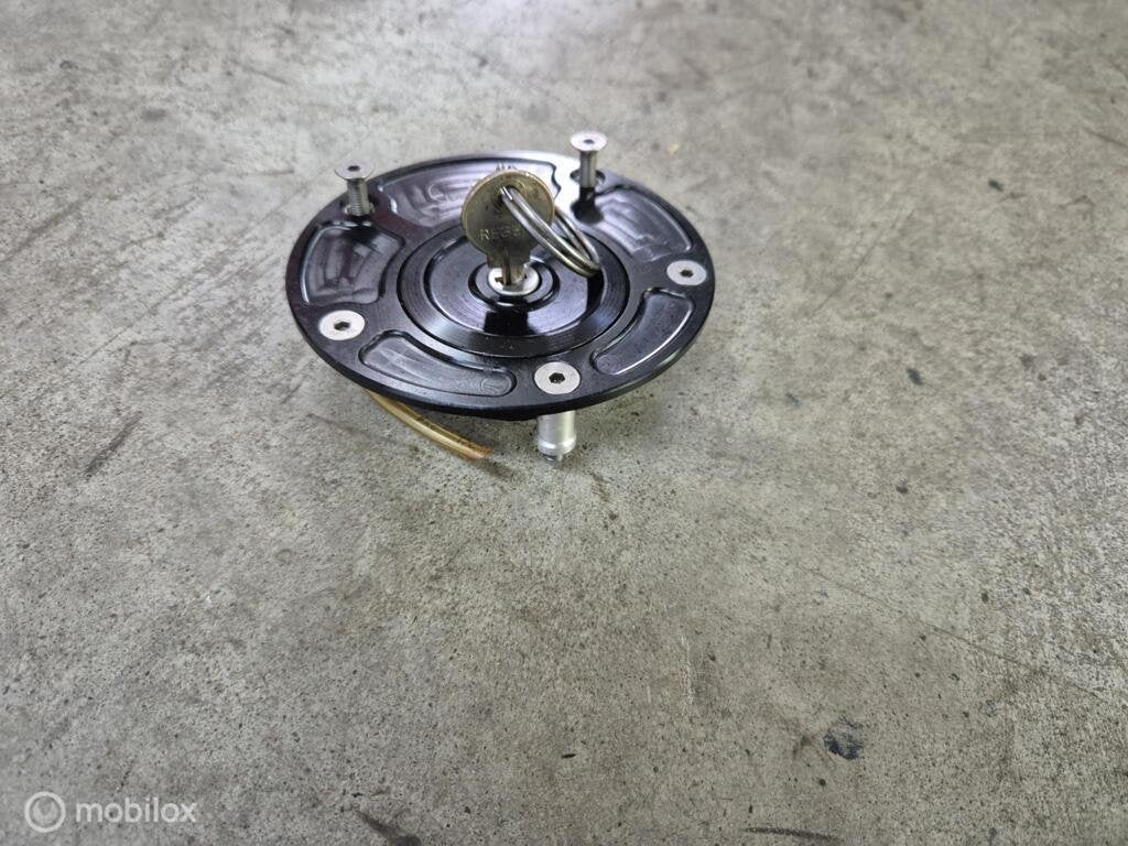 Tankdop benzinedop TWM alu gefreesd Monster 888 916 ST SS, Gebruikt, Factorystore.service@ducati.com, Ophalen of Verzenden, Via Antonio Cavalieri Ducati, 74/5, 74/6, 40132 Bologna BO