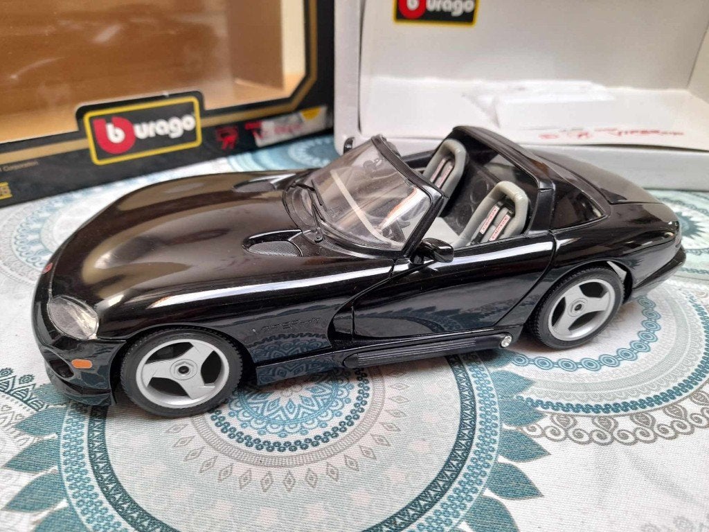 Dodge 1/18., Ophalen of Verzenden, Burago