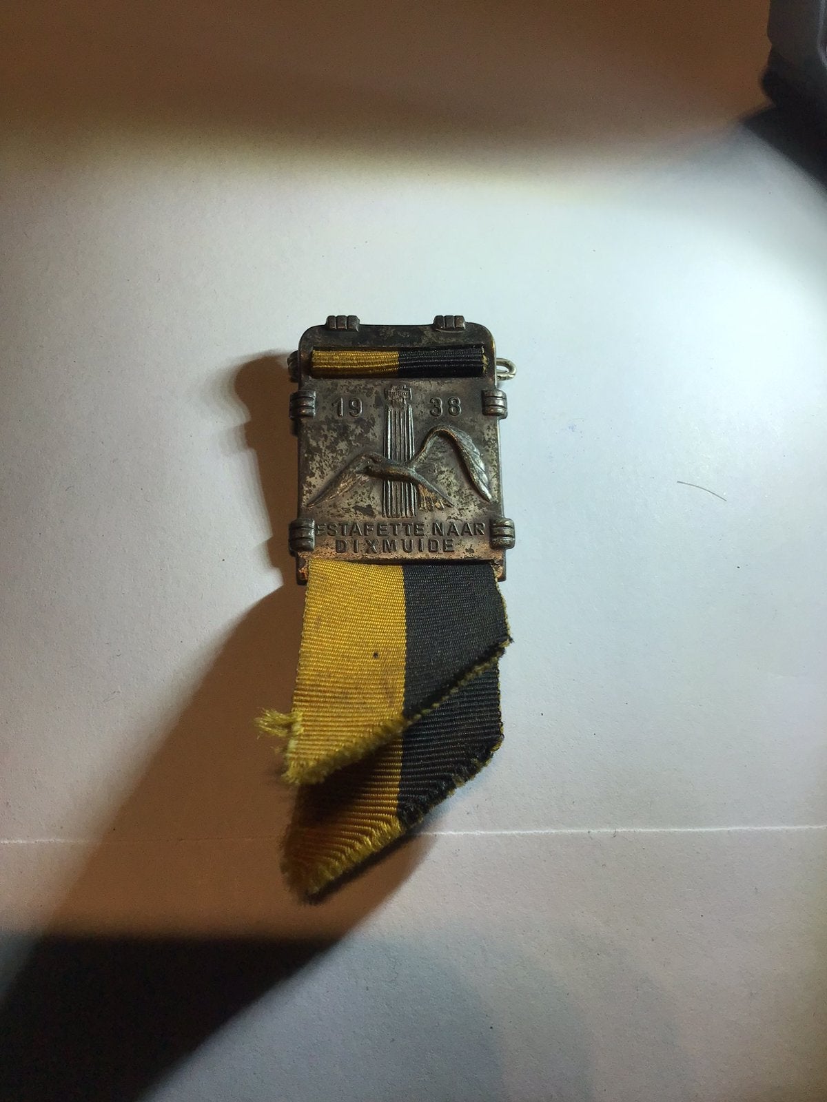 Zeldzame speldmedaille ijzertoren 1938 estafette  Dixmuide, Verzamelen, Ophalen of Verzenden