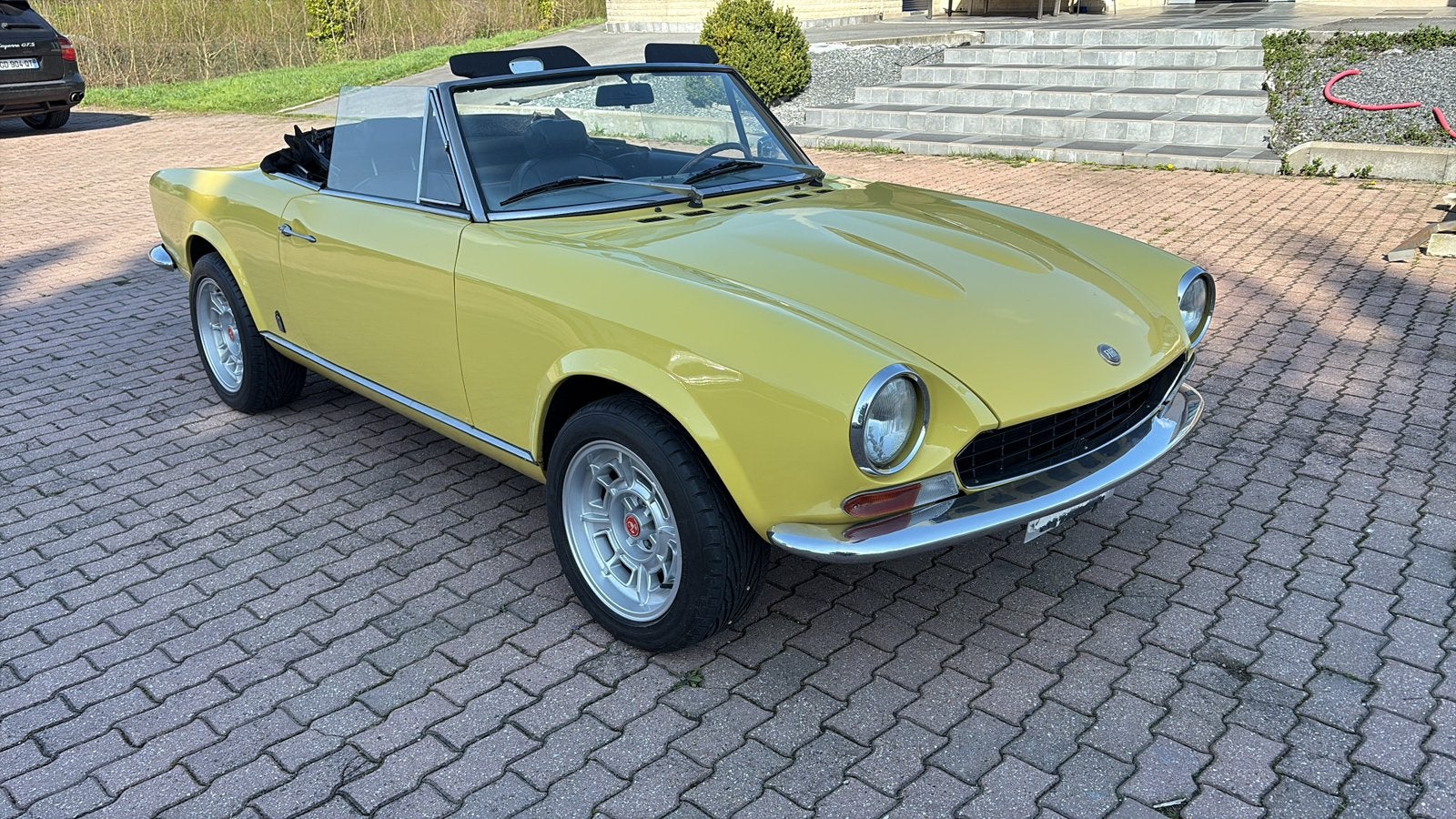 Fiat spider in uitzonderlijke staat, volledig gerestaureerd, Auto's, Fiat, 90 kW, 4 zetels, Achterwielaandrijving, Zwart
