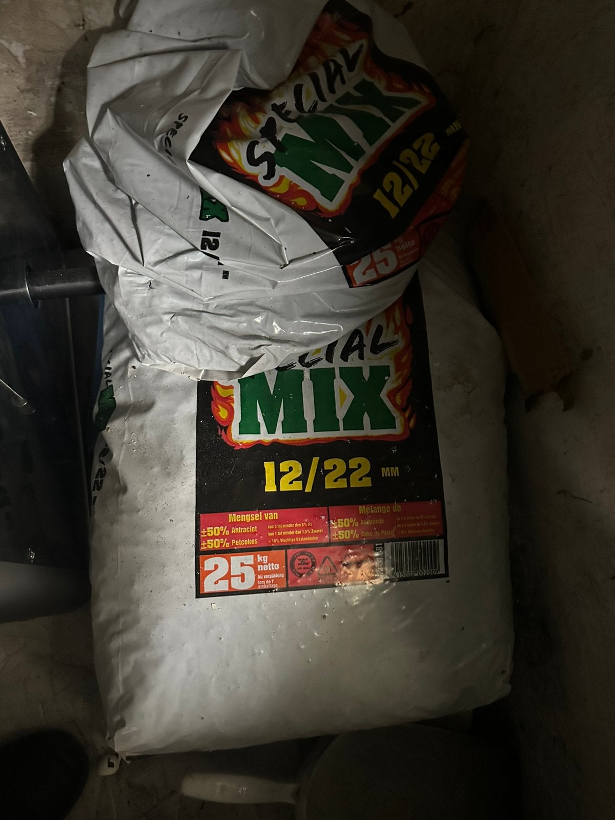 2 zakken kolen (25kg) + 1 overschot mix 12/22 van hubo, Enlèvement, Comme neuf