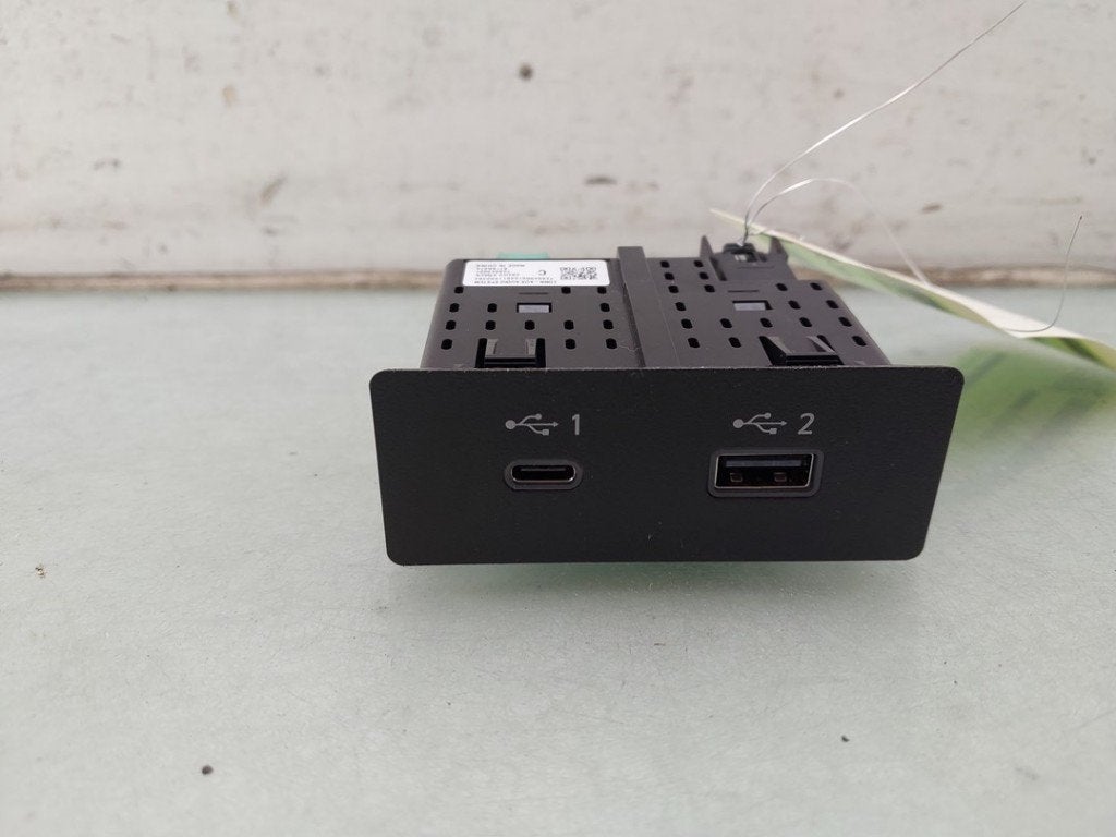 PORT AUX/USB Nissan Juke (F16) (01-2019/-) (|284H36RA2A|), Germany@nissan-services.eu, Kronenweg 38
50389  Wesseling, DE, Utilisé