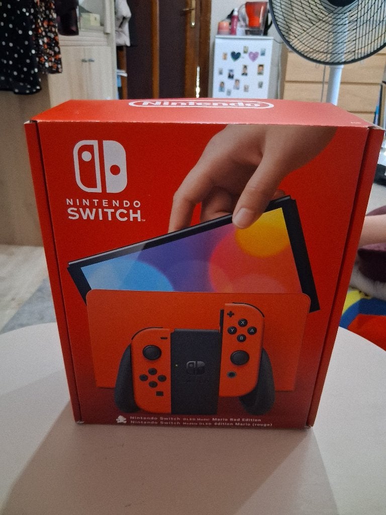 Switch oled red mario limited edition met extra's, Consoles de jeu & Jeux vidéo, Switch OLED, Enlèvement ou Envoi, Comme neuf
