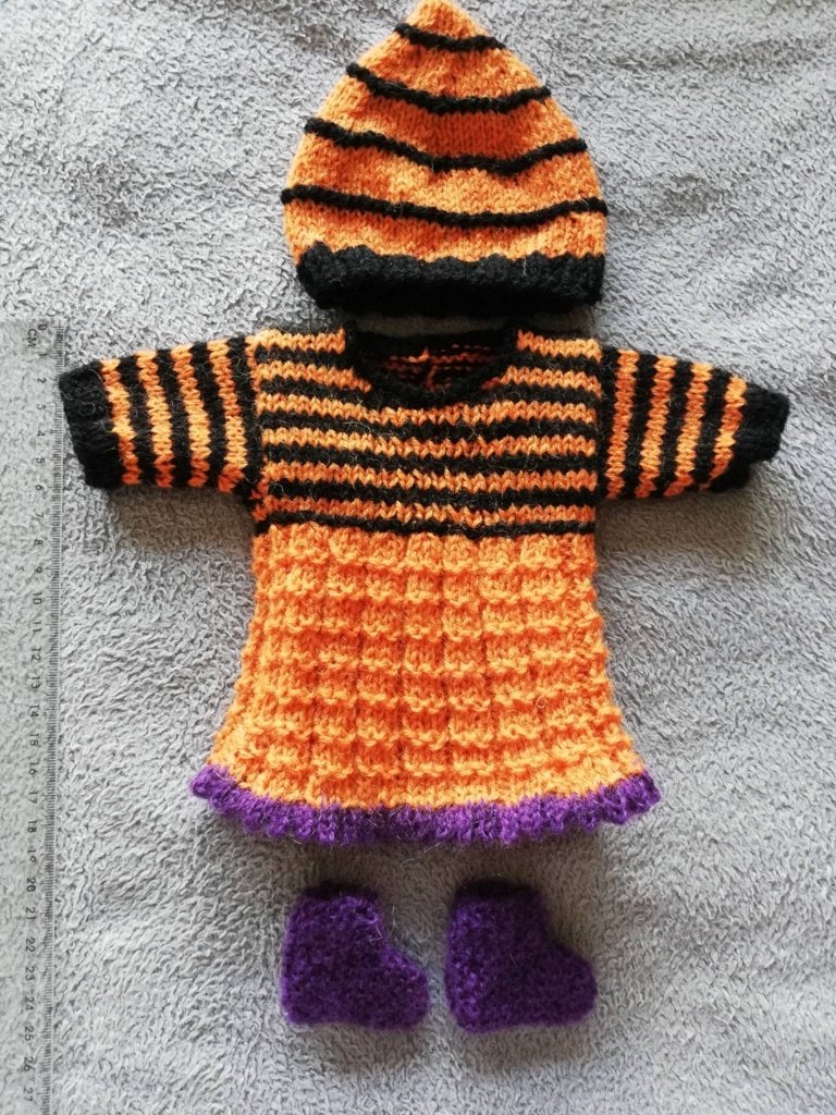 Poppenkleertjes in oranje/zwart/paars, voor halloween?, Ophalen of Verzenden, Nieuw, Babypop