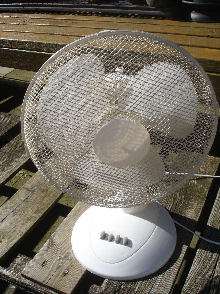 ventilator / wit - met 3 standen, Elektronische apparatuur, Ophalen, Zo goed als nieuw, Tafelventilator