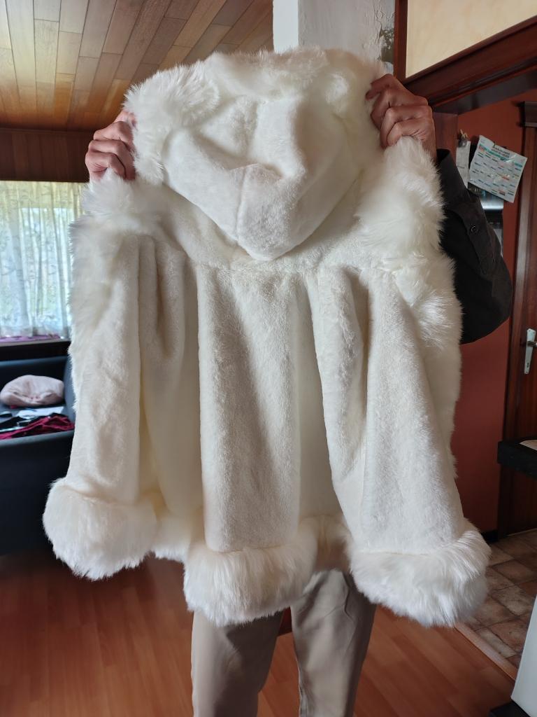 fluffy witte cape mantel met kap nieuw, Ophalen of Verzenden, Nieuw, Wit, Overige typen