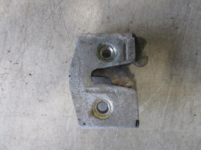 Deurslot Mechaniek 4Deurs rechts-achter van een Volvo 2-Seri, Gebruikt, -, -, Ophalen of Verzenden