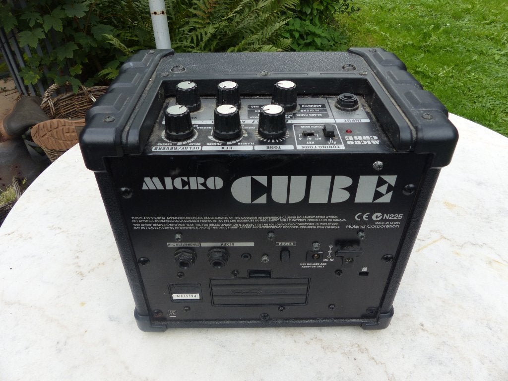 ROLAND MICRO CUBE – AMPLI GUITARE PORTABLE, Enlèvement, Utilisé, Sono