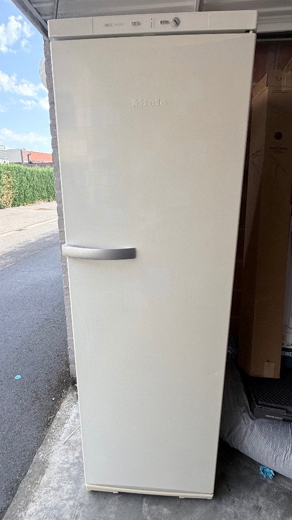 Congélateur No Frost de 257 L de Miele — Excellent état, Electroménager, Congélateurs, Utilisé, Autoportant, Congélateur, Congélateur