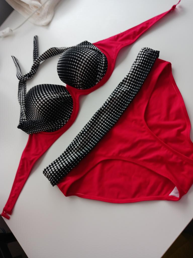Bikini (rood + zwart ) net als nieuw te koop.M 42, Vêtements | Femmes, Vêtements de Bain & Maillots de Bain, Enlèvement, Comme neuf