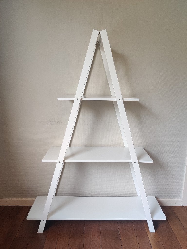 Witte piramidekast (112  150  34 cm) – €10, Ophalen, 100 tot 150 cm, 100 tot 150 cm, Zo goed als nieuw