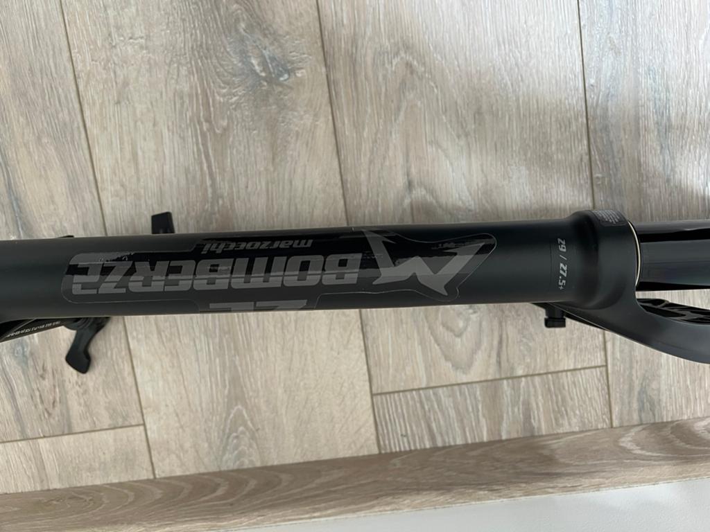 Fourche Marzocchi Bomber Z2  140 mm, Ophalen, Zo goed als nieuw, Voorvork, Aluminium