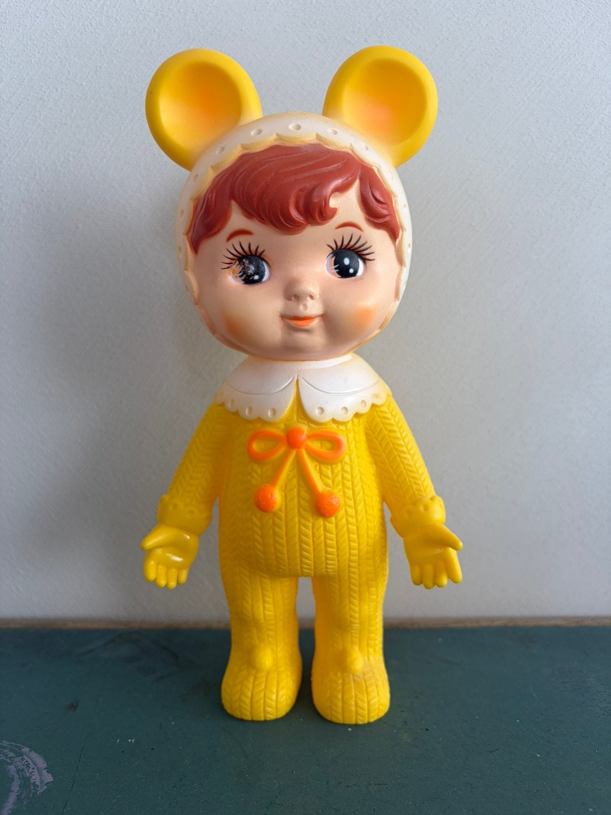 Geel retro poppetje, Ophalen, Zo goed als nieuw