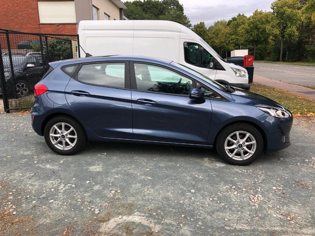 Ford Fiësta Cool & Connect benzine 27500 km van 2021, Auto's, Voorwielaandrijving, Dealer onderhouden, Stof, https://public.car-pass.be/vhr/cf18cbd1-618f-4ebc-bded-badf8bfe2265