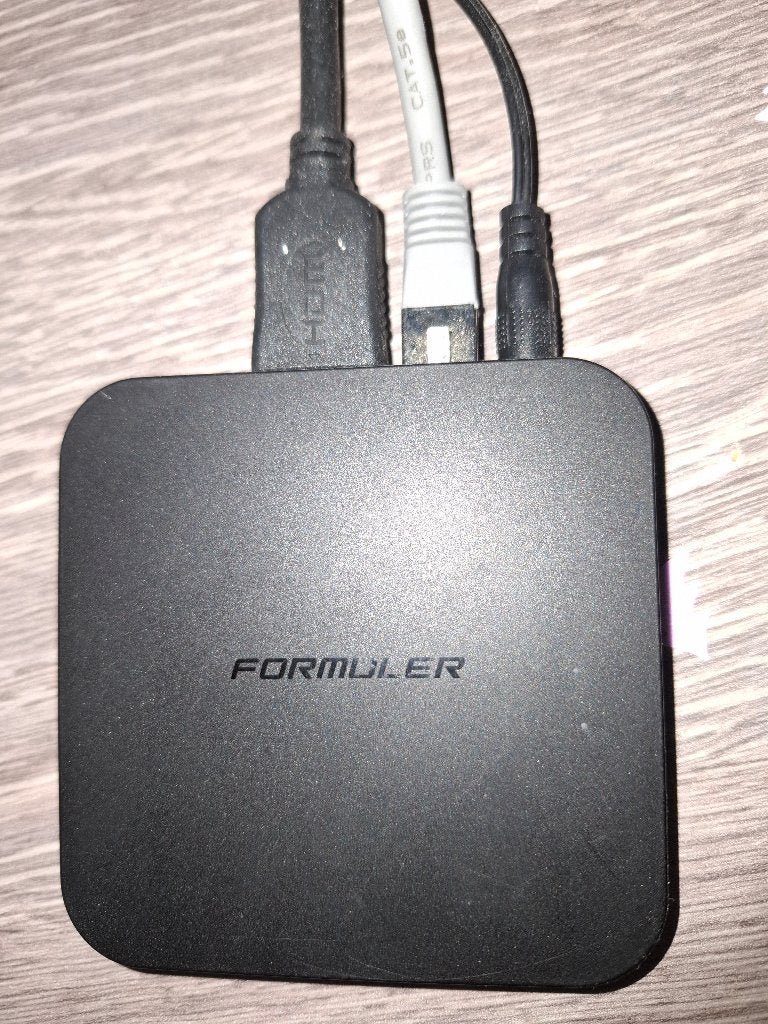IPTV boîtier + télécommande, Enlèvement, Comme neuf, Routeur, Formuler