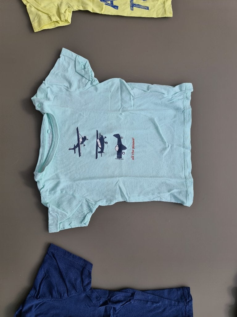 groen t-shirt met vliegtuigen, JBC, 92, Kinderen en Baby's, Kinderkleding | Maat 92, Ophalen, Zo goed als nieuw