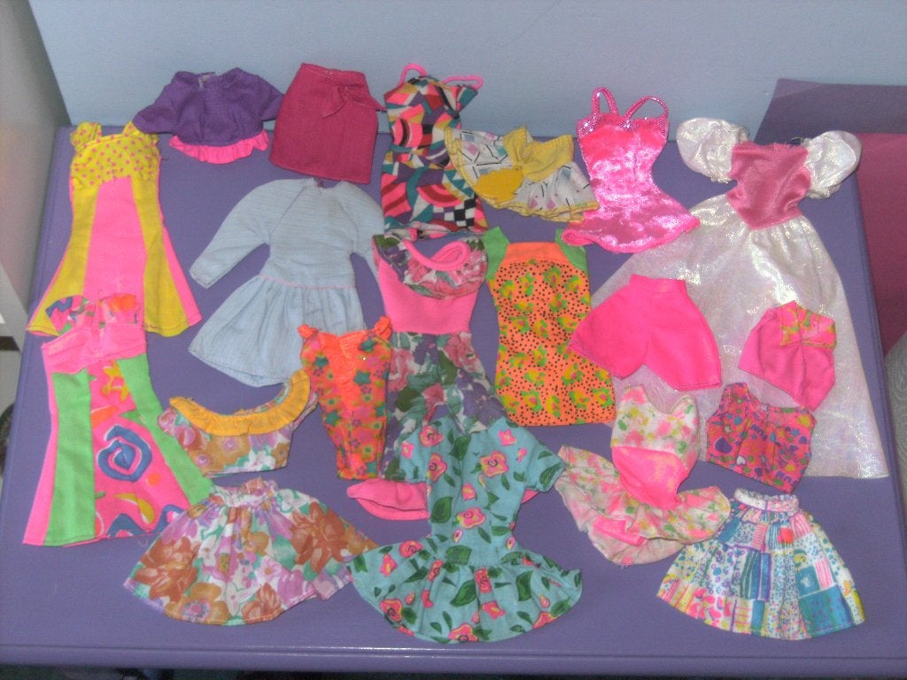 Lot vintage barbie kleedjes. (44 stuks), Enfants & Bébés, Jouets | Poupées, Enlèvement ou Envoi, Utilisé, Barbie