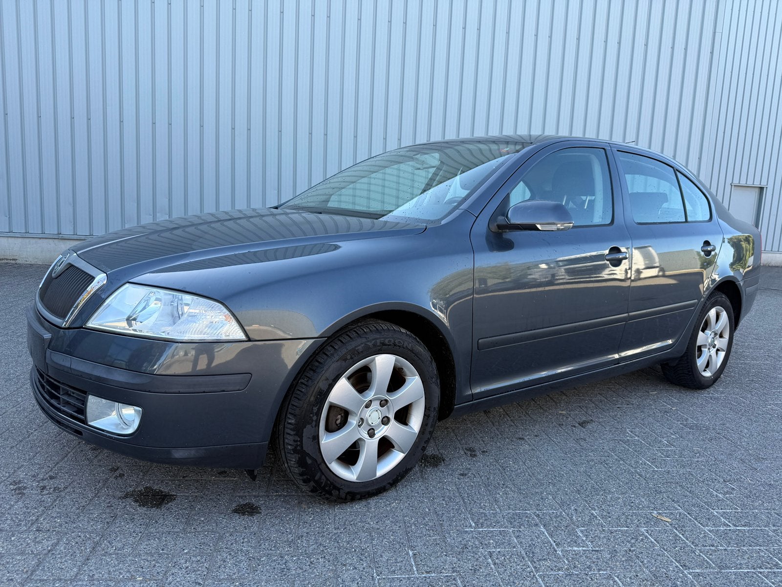 Skoda Octavia 1.6 essence de 2008 160000 km en bon état, Autos, Skoda, Argent ou Gris, Achat, Entreprise, Boîte manuelle