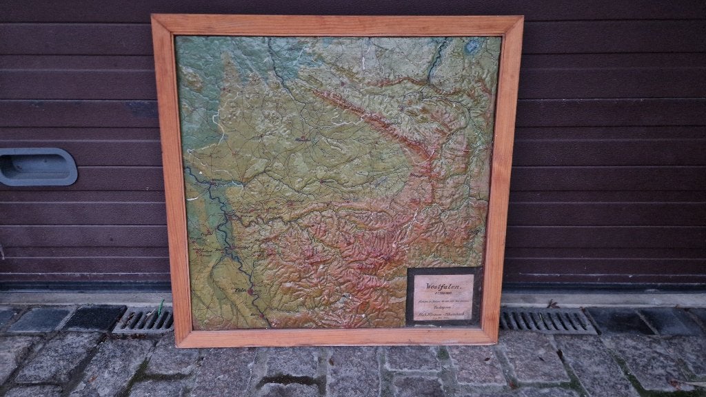 Zeldzame antieke schoolkader van gebergte in 3D, Enlèvement, Géographie
