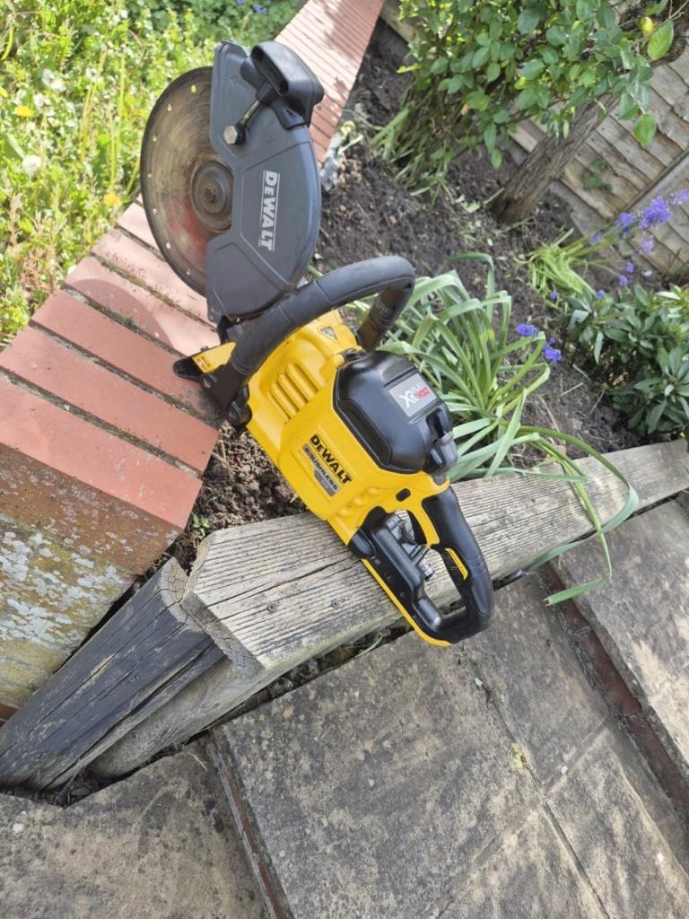 Scie DeWalt Flexvolt 54V DCS690, Enlèvement ou Envoi, Tronçonneuse, 1200 watts ou plus, 70 mm ou plus