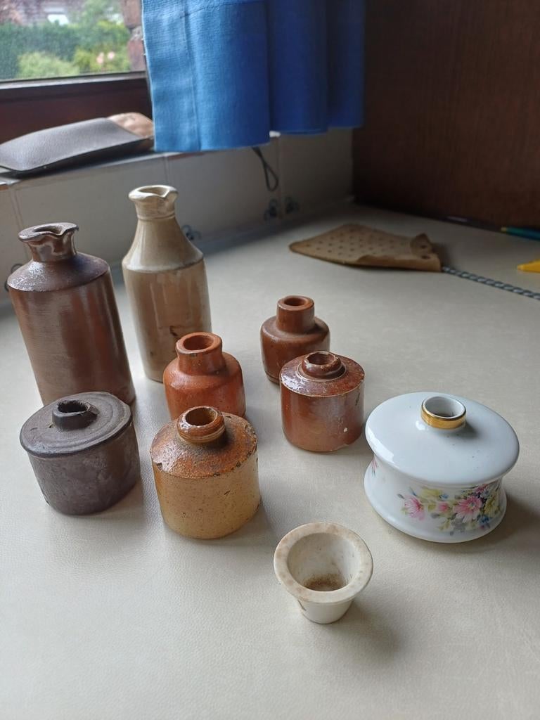 7 oude stenen inkpotjes en 2 vulpotten, Verzenden