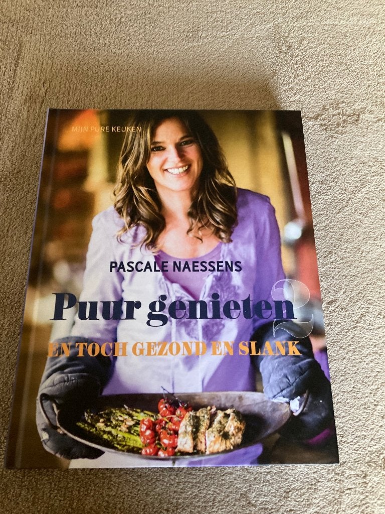 Kookboek 'Puur genieten 2 en toch gezond en slank', Boeken, Ophalen of Verzenden, Zo goed als nieuw, Pascale Naessens