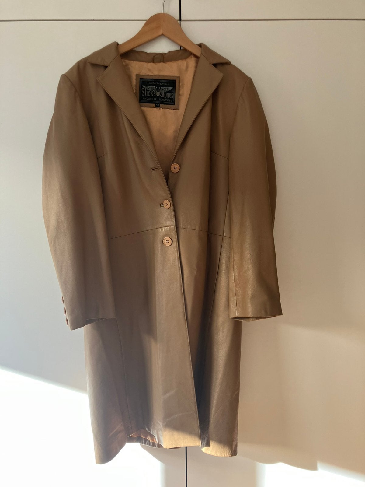 Lederen lange  jas, Ophalen of Verzenden, Zo goed als nieuw, Maat 42/44 (L), Beige