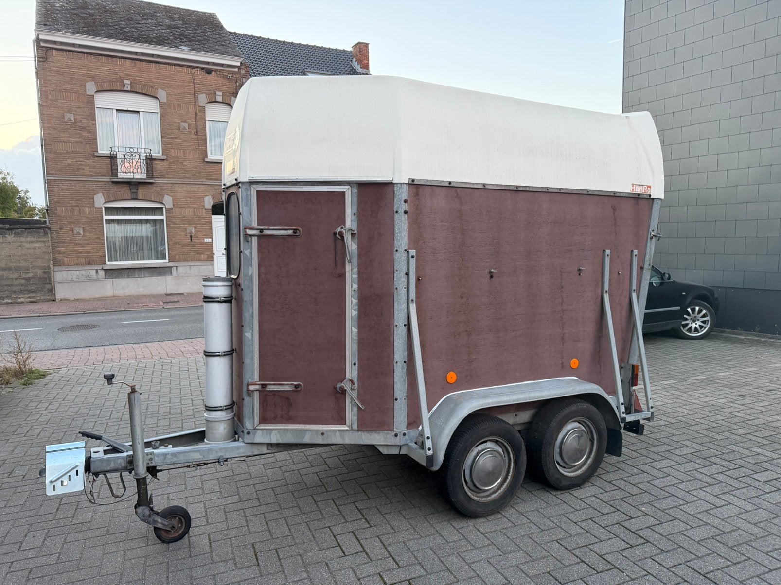 Henra paardentrailer – dubbelasser – roze formulier aanwezig, Ophalen, Zo goed als nieuw