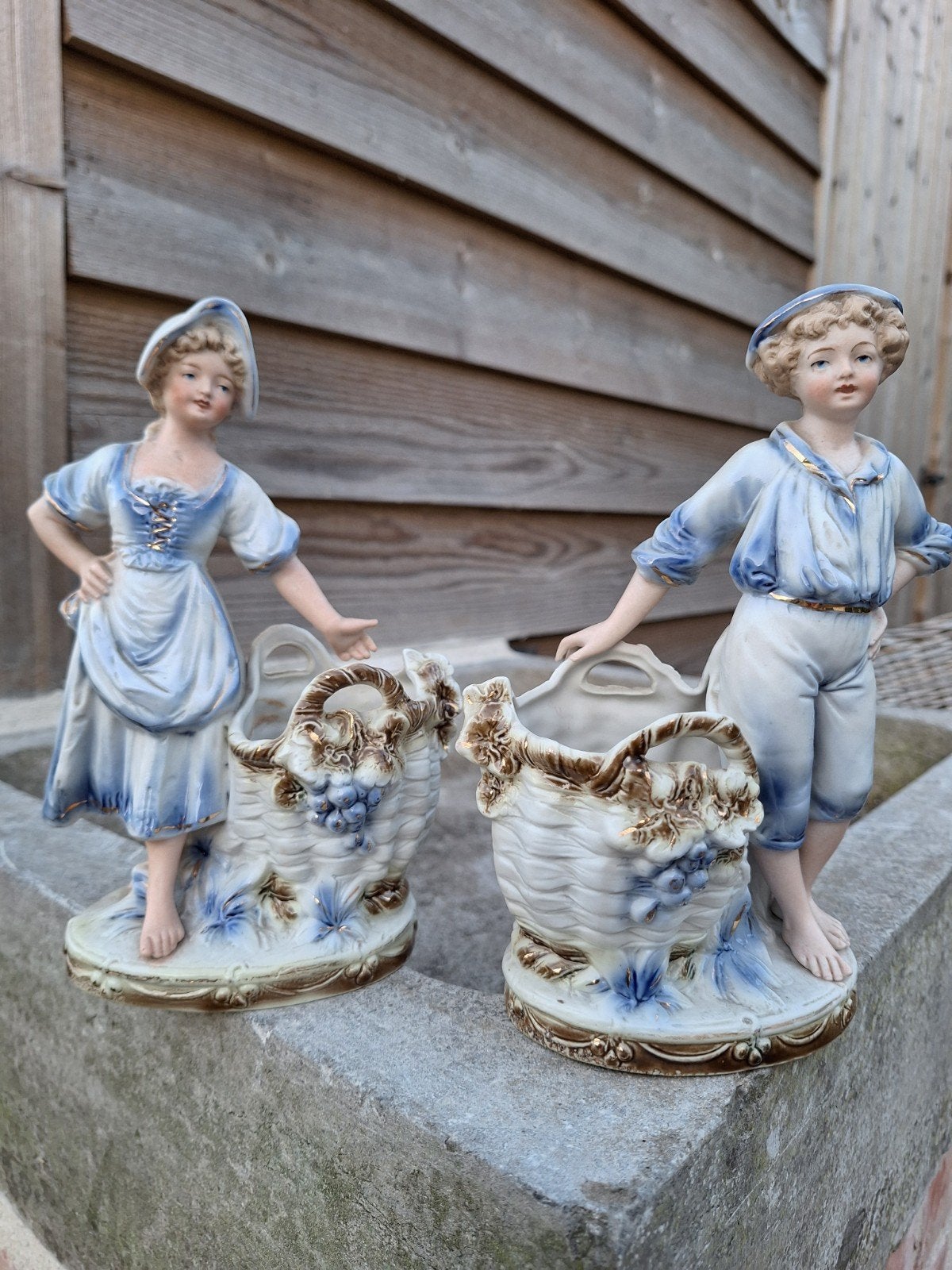 Koppel antieke biscuit beeldjes, Ophalen