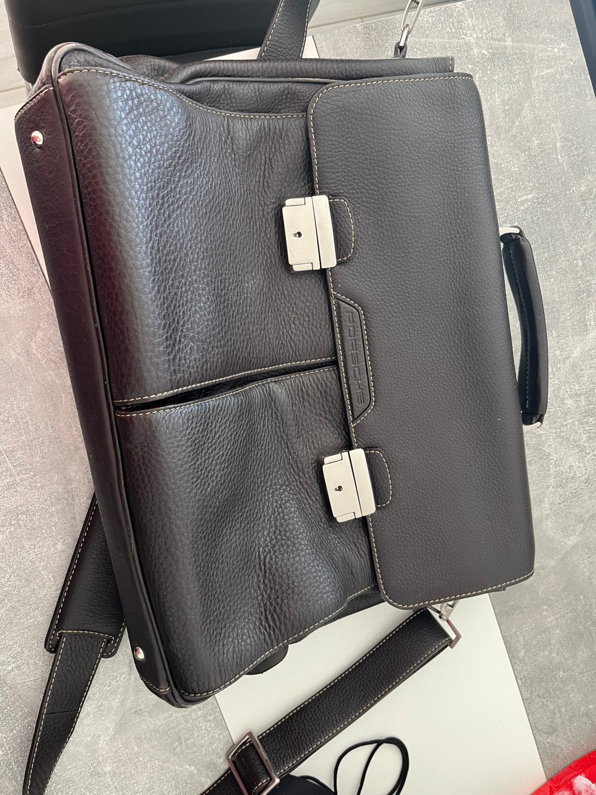 Sacoche attache caisse Porsche, Bijoux, Sacs & Beauté, Sacs | Cartables, Enlèvement ou Envoi, Comme neuf, Cuir