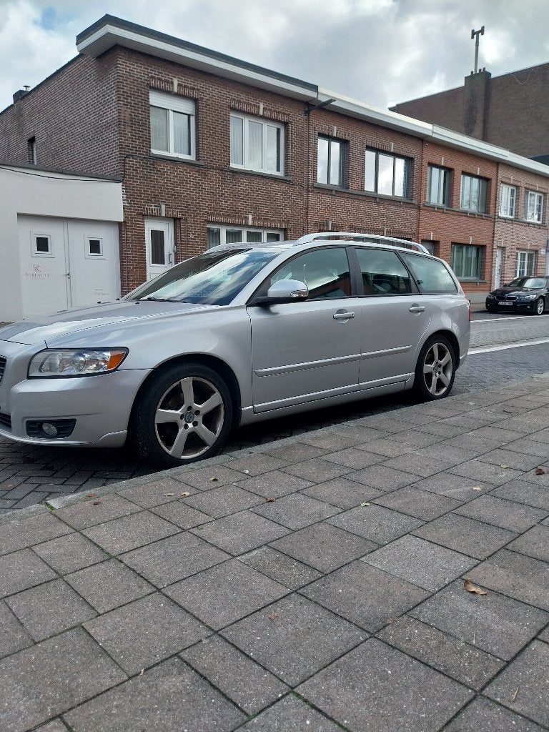 Volvo V50. 1.6 diesel, Autos, Cuir, 1700 kg, Noir, 5 portes