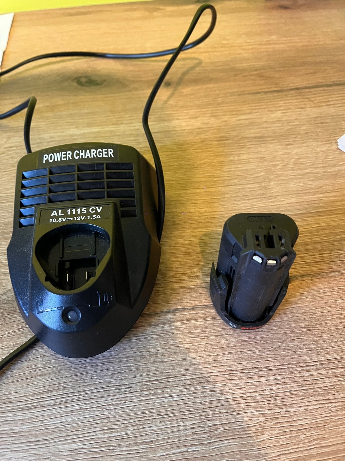 Bosch 10,8V accu + lader, Bricolage & Construction, Enlèvement, Comme neuf