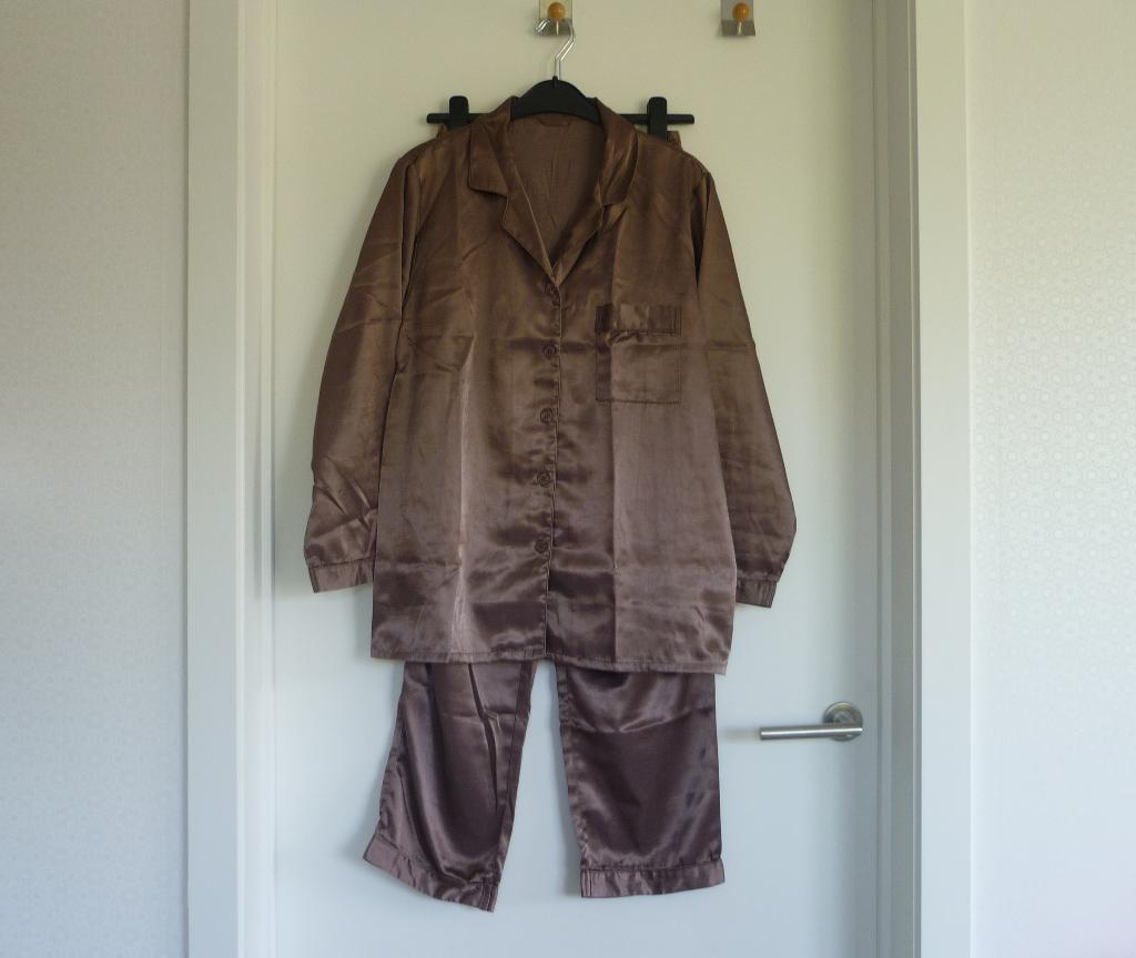 Taupe satijnen pyjama hemd en broek Maat 38, Enlèvement ou Envoi, Taille 38/40 (M)