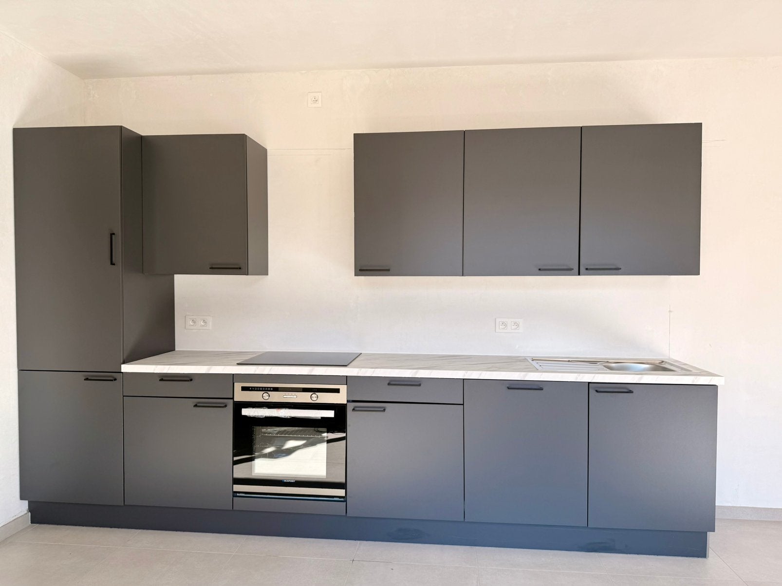 Nieuwe Blokkeuken 7 Premium – Inclusief Blaupunkt apparatuur, Ophalen, Zo goed als nieuw