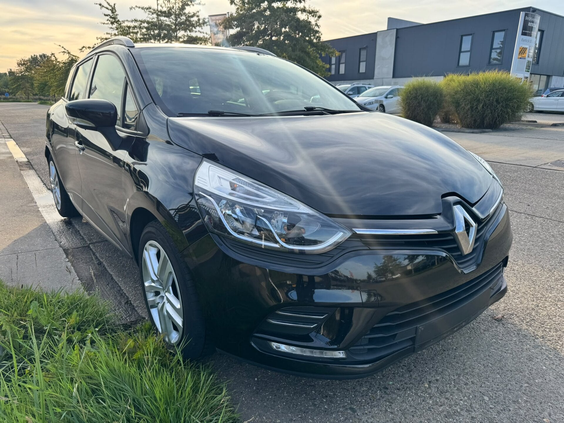 Renault Clio Grandtour 0.9TCe GPS Airco Gekeurd!, Auto's, 0 kg, 898 cc, 0 kg, Zwart