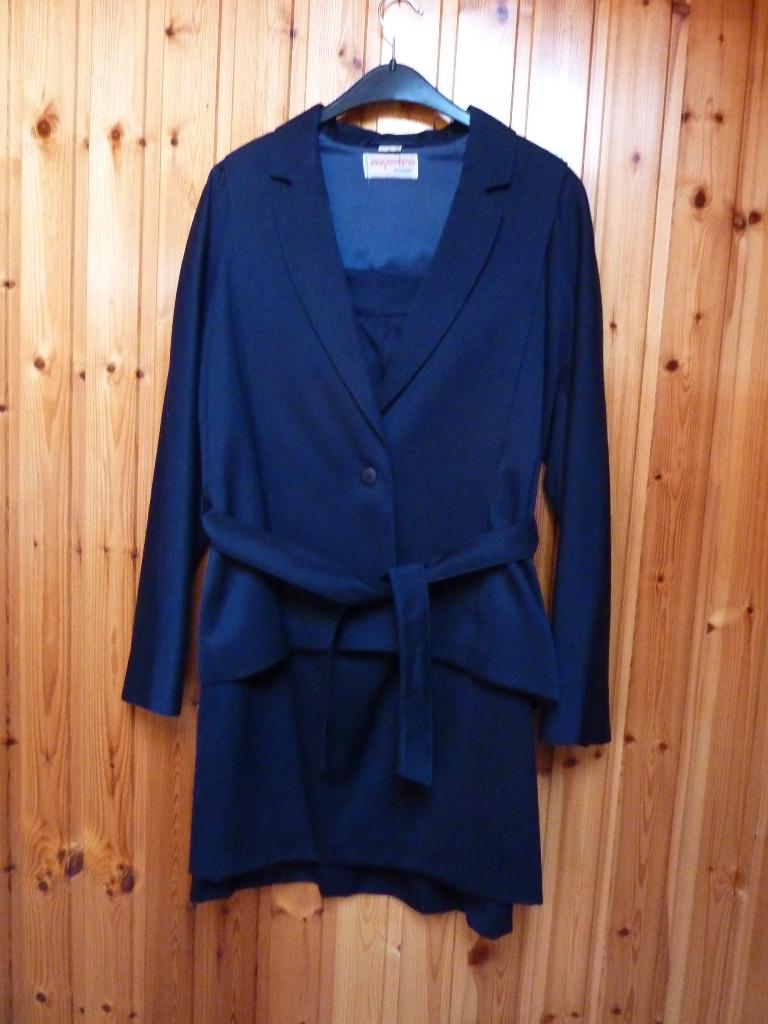 costumes pour femmes (jupe+gilet), Taille 42/44 (L), Comme neuf, Enlèvement, Costume ou Complet