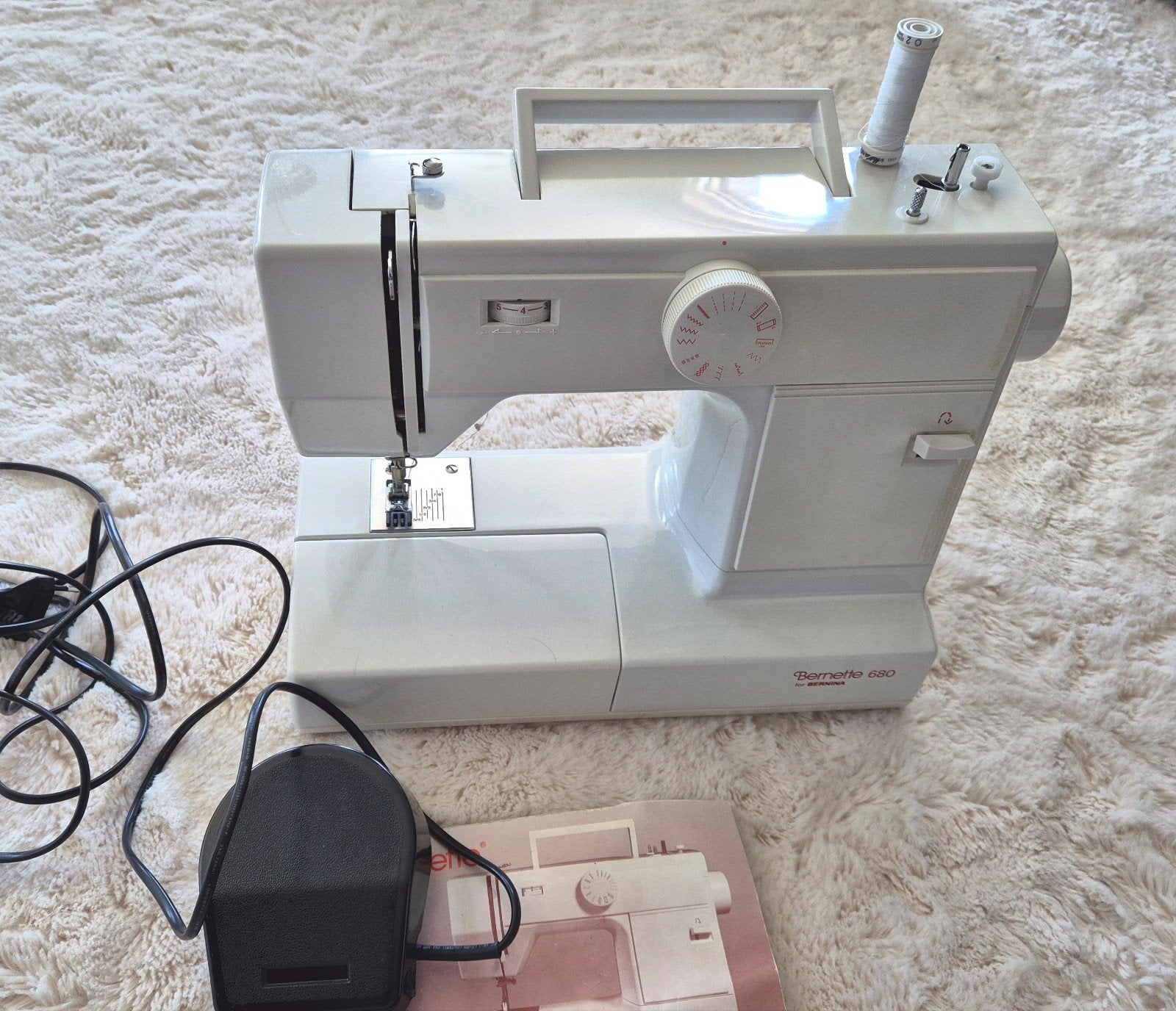 Naaimachine Bernette nieuwstaat, Hobby en Vrije tijd, Naaimachines en Toebehoren, Ophalen of Verzenden, Zo goed als nieuw, Naaimachine