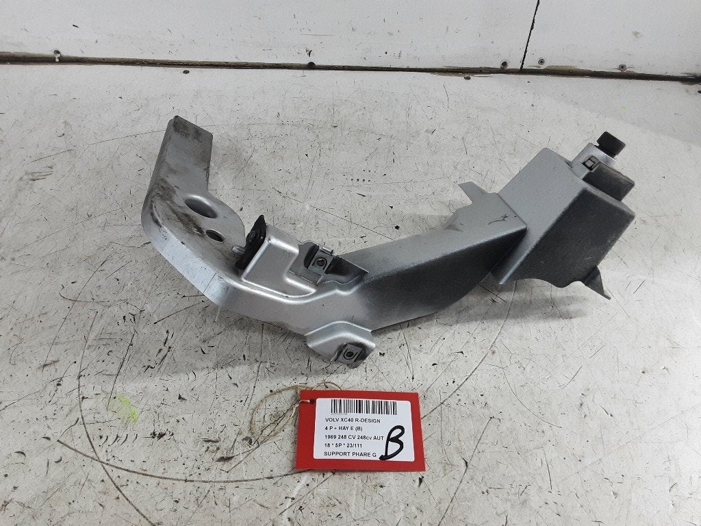 KOPLAMP HOUDER LINKS Volvo XC40 (XZ) (31469372), Gebruikt, Mevr. I. Hauben, Volvo, Rue de l'Espoir 34 34
4030  GRIVEGNÉE, BE