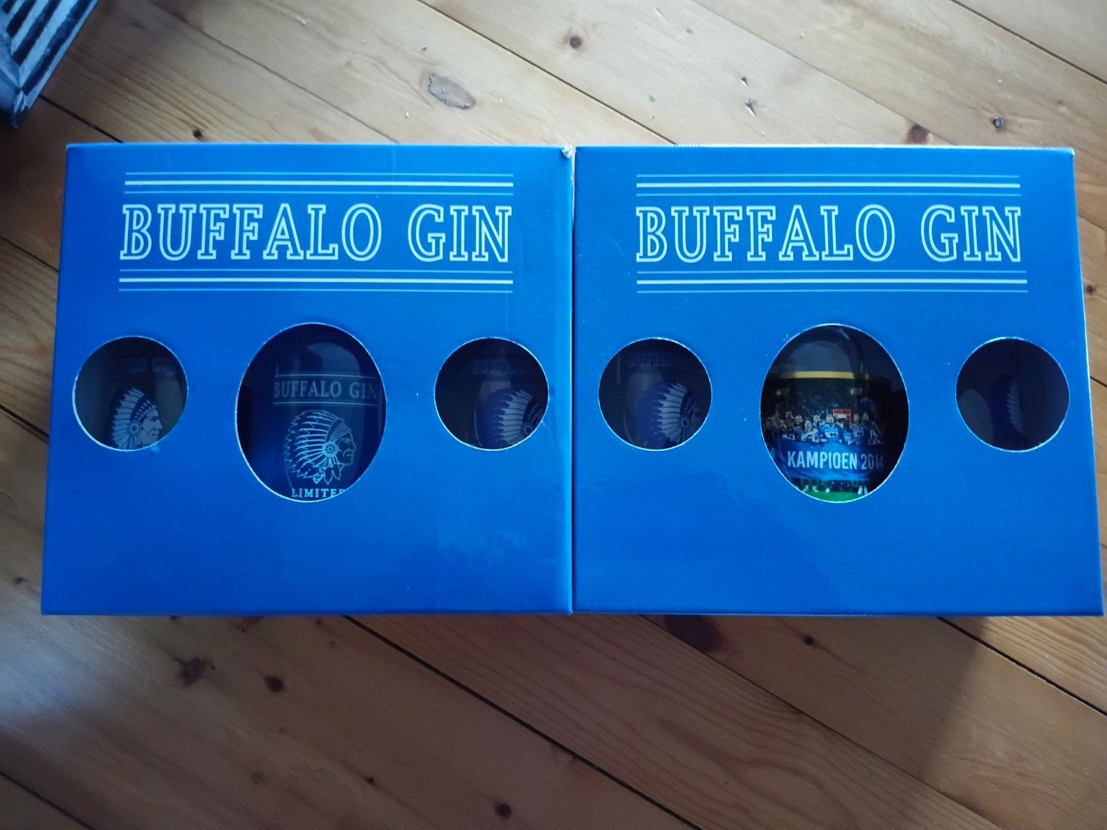 2 verschillende geschenkdozen Buffalo gin ,KAA Gent, Neuf, Autres régions, Pleine, Enlèvement
