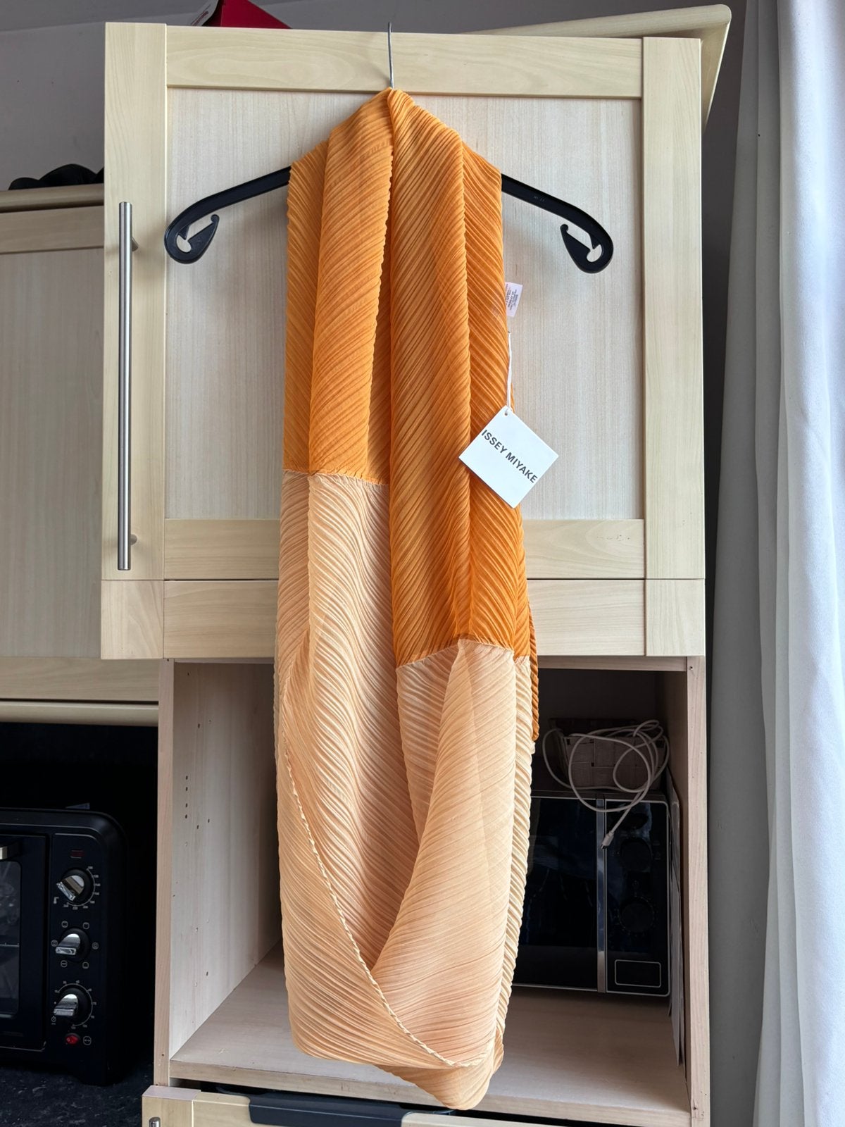 Issey Miyake, Enlèvement ou Envoi, Neuf, Taille 46/48 (XL) ou plus grande, Écharpe